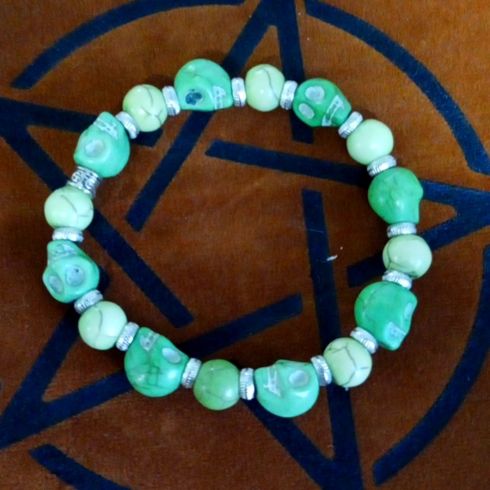Green scull bracelet